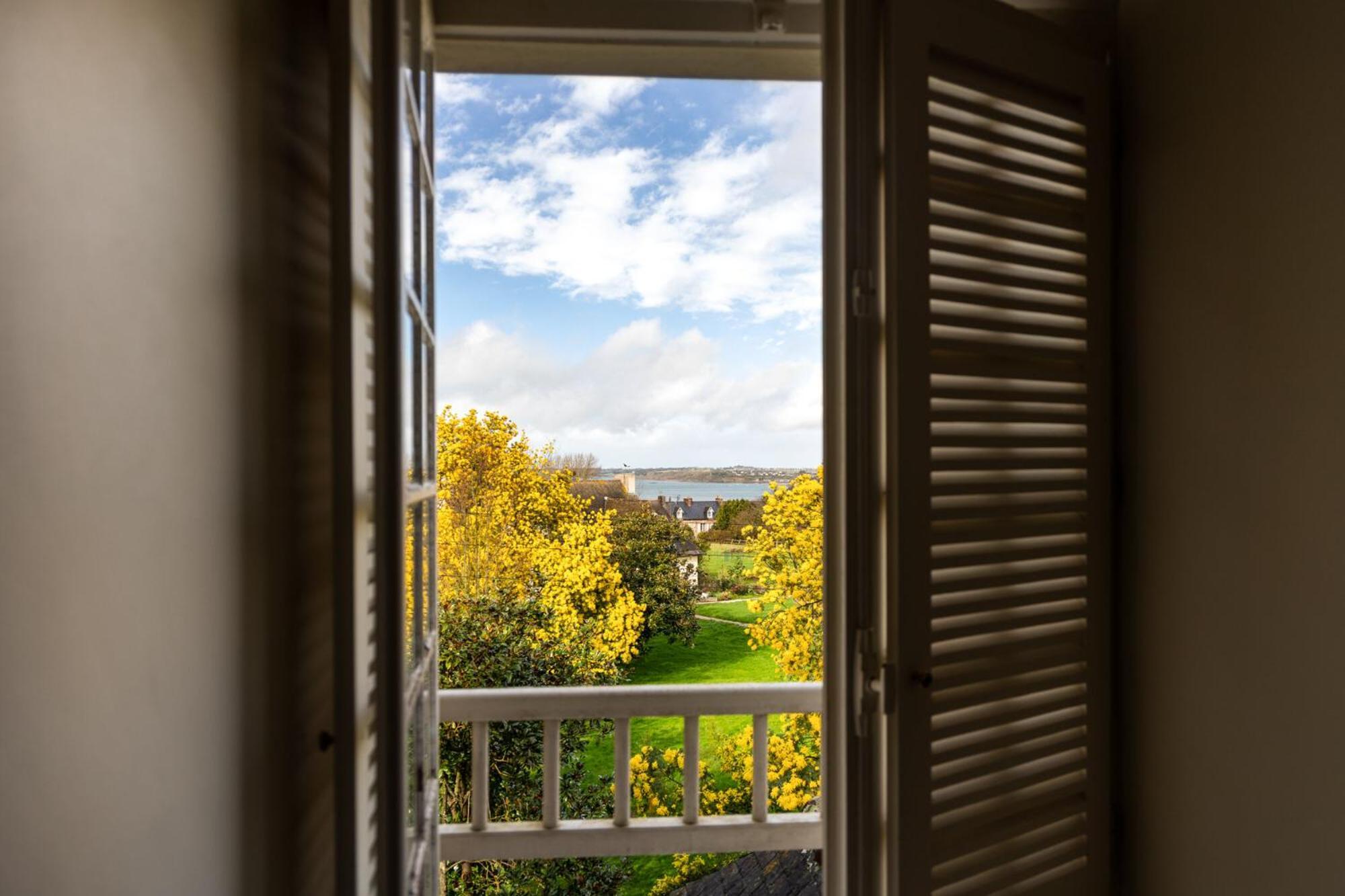 Manoir Des Bords De Rance Bed & Breakfast Plouer-sur-Rance Exterior photo